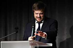 Appello degli influencer dem contro i decreti Sicurezza. L’ala destra del M5s arranca
