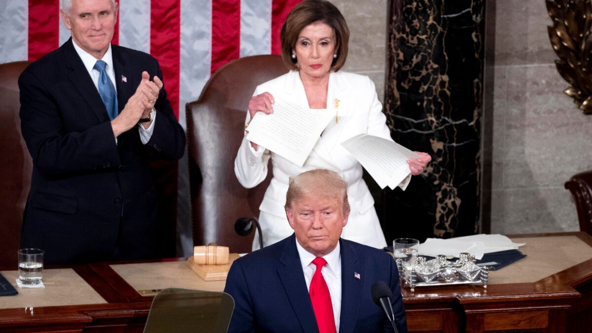 Nancy Pelosi fa i dispetti a Trump: è l’emblema della sinistra che rosica