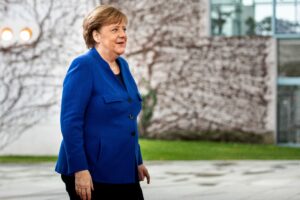 Democrazia secondo la Merkel: se vince la destra, lei annulla il risultato del voto