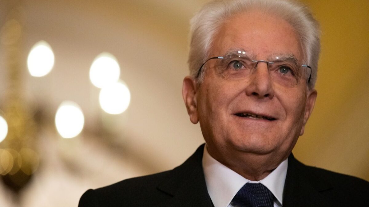 Mattarella commissaria il Parlamento