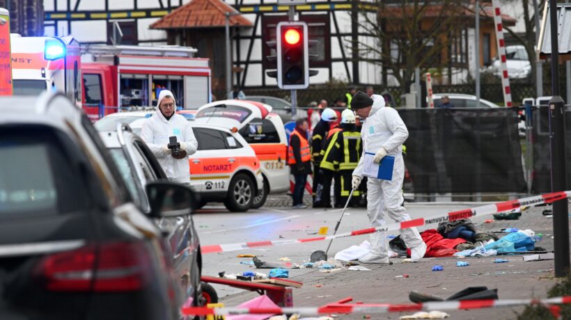 Terrore in Germania. Scaglia un furgone dritto sul Carnevale. Trenta feriti, 7 gravi