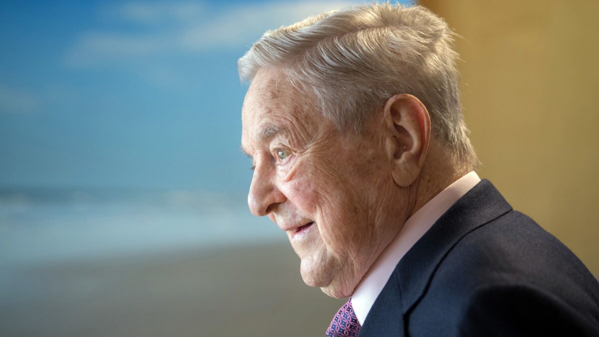 Lerner scambia Soros per un santo: «Lo speculatore si sacrifica per noi»