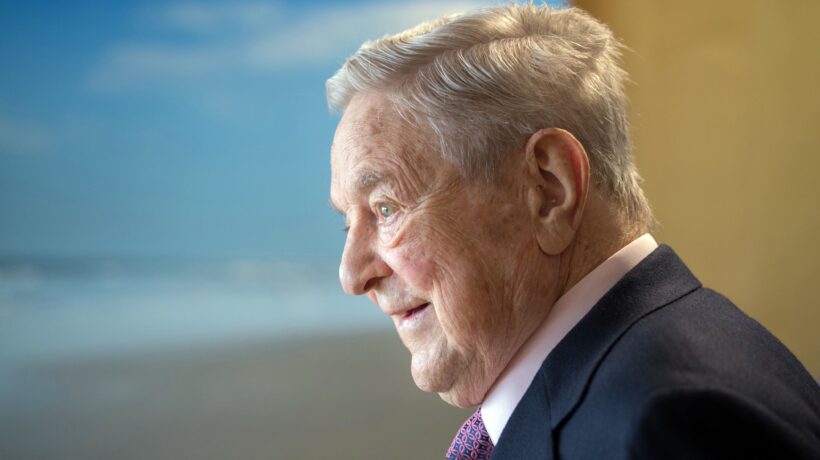 Lerner scambia Soros per un santo: «Lo speculatore si sacrifica per noi»