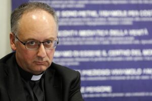 Gli intellò che gridavano al razzismo ora la buttano sul «volemose bene»