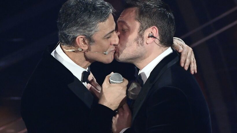 Sanremo celebra i baci solo se fluidi. Fuori moda quelli fra uomo e donna