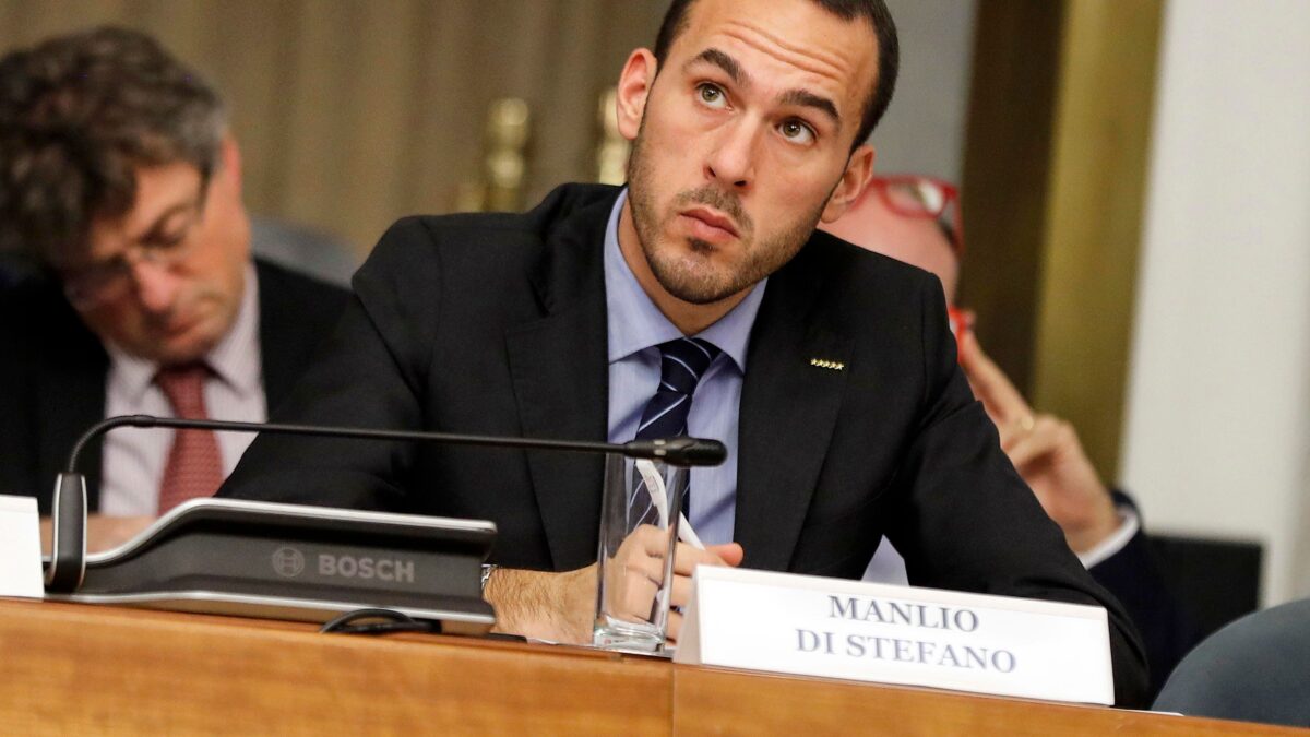 Manlio Di Stefano: «No a un’alleanza tra M5s e Pd. Torniamo a dire qualche vaffa»