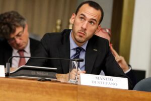 Manlio Di Stefano: «No a un’alleanza tra M5s e Pd. Torniamo a dire qualche vaffa»