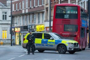 Coltelli e terrore a Londra e Gand