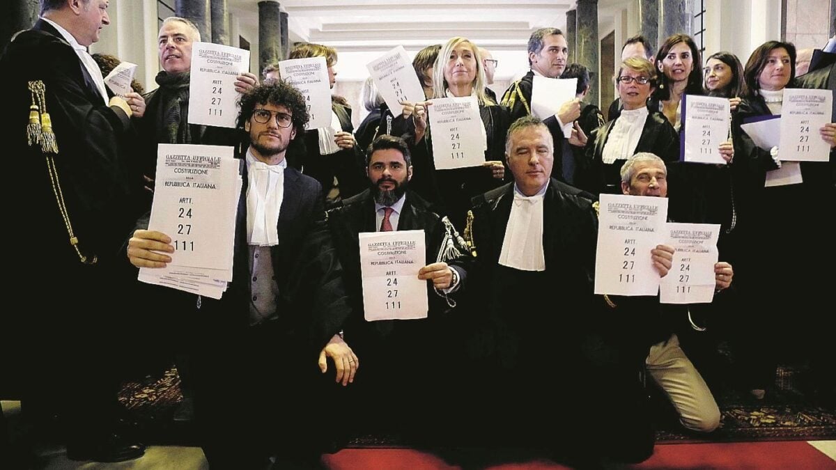 Gli avvocati contestano Davigo i magistrati bocciano Bonafede