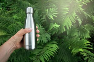 La moda green ci spinge a bere tutto dalla lattina. Pure acqua, vino e… aria