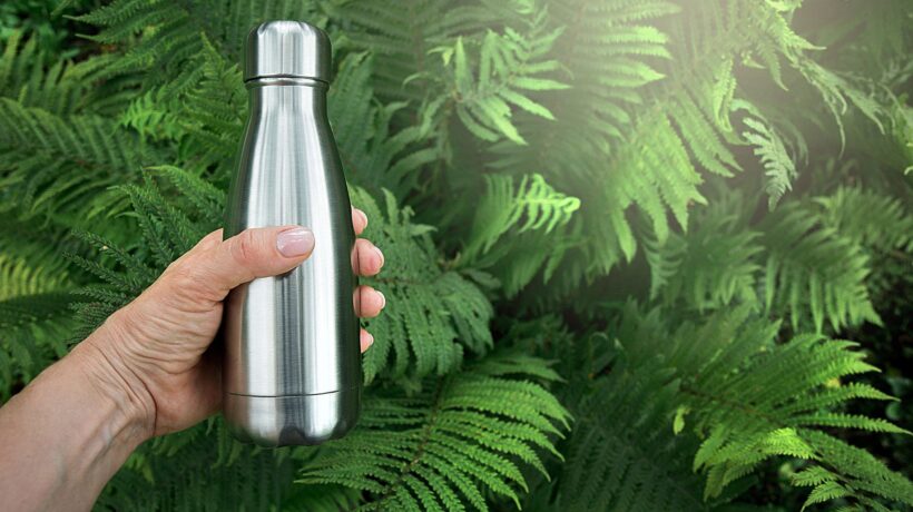 La moda green ci spinge a bere tutto dalla lattina. Pure acqua, vino e… aria