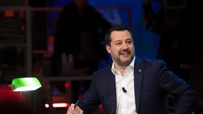 Salvini a testa bassa: «Chiudere i confini di terra, mare e aria»
