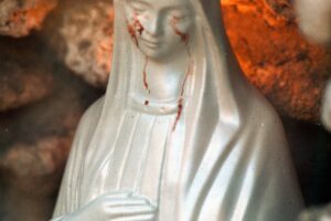 Le lacrime di sangue della Madonnina a 25 anni di distanza restano un mistero