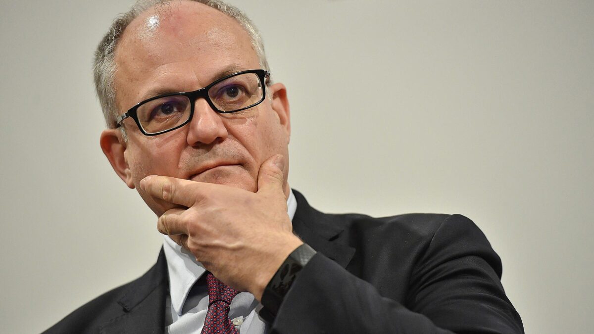 I conflitti di interessi di Gualtieri, ministro e candidato