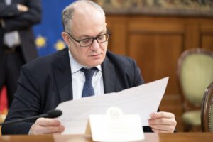 Caso Gualtieri, il cerino finisce in mano a Conte
