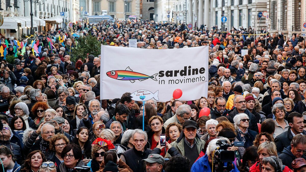La fabbrica delle sardine di stoffa non paga l’affitto alla parrocchia
