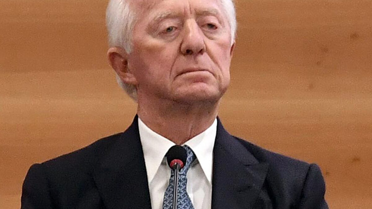 La nuova alleanza Intesa-Mediobanca mette a nudo l’outsider Del Vecchio