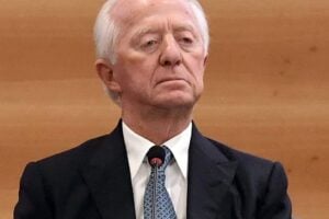 La nuova alleanza Intesa-Mediobanca mette a nudo l’outsider Del Vecchio