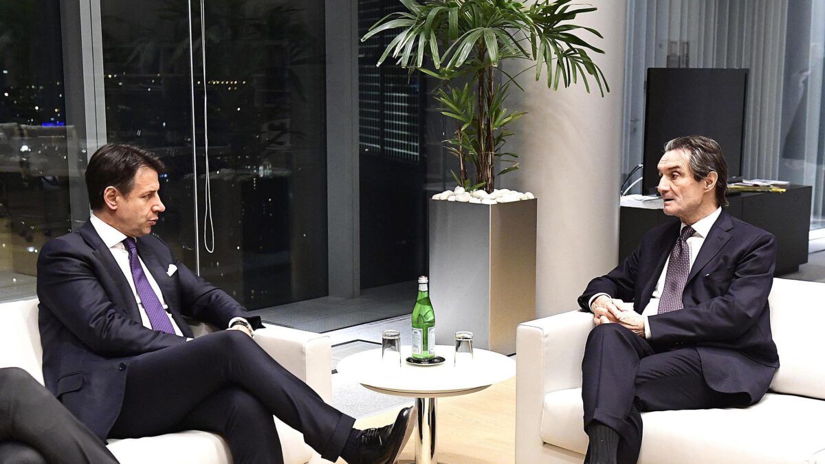 Conte attacca la Lombardia che lo manda a quel paese. Poi, retromarcia sui tamponi