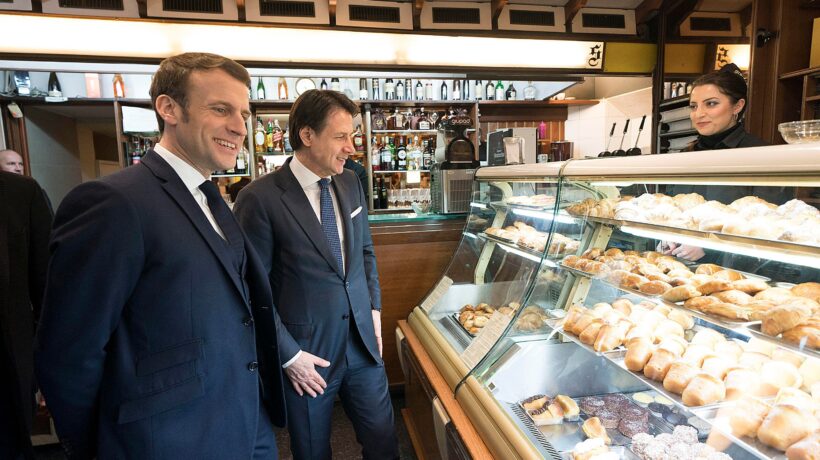 Macron a Napoli per prenderci Libia e spazio