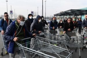 Dai politici isterici agli scienziati Vip. Il morbo più letale è la schizofrenia