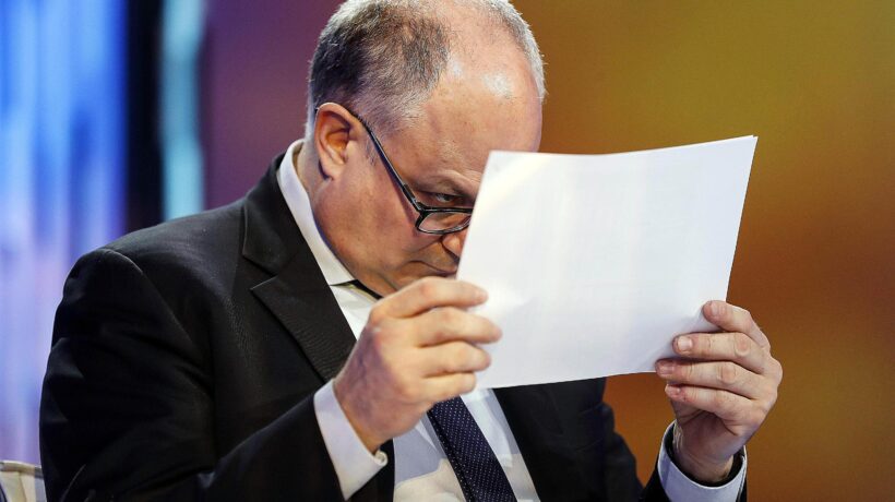 Il doppio stipendio di Gualtieri corre rischi