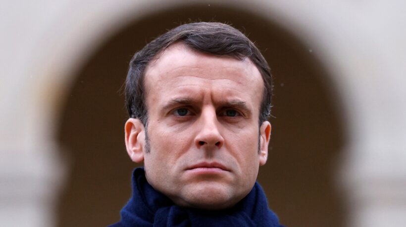 Macron regalò mascherine ai cinesi. Ma ora mancano anche per i francesi