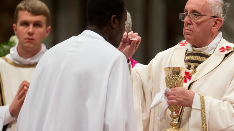 Rosari e quarantena quaresimale. La Chiesa senza messe cerca la via