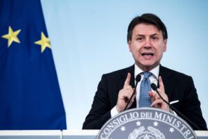 La politica ha perso la sua immunità e ora a soffrire è la democrazia
