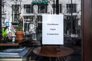 La Germania sospende Schengen. Macron invece lascia fare le elezioni