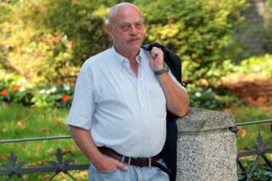 Toni Capuozzo: «Conte è un presidente tragicomico»