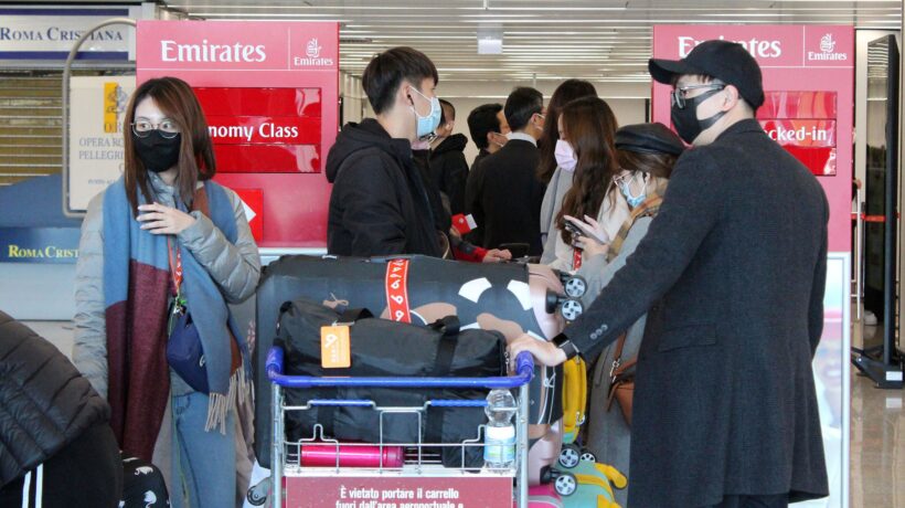 Fiumicino da incubo. Adesso l’epidemia sfiora l’aeroporto e spaventa i turisti