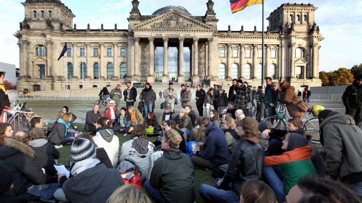 Aiuto, crolla la  Germania. La Merkel lascia solo macerie