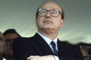 «De Gaulle andava forse in discoteca alla vigilia di un’elezione cruciale?»