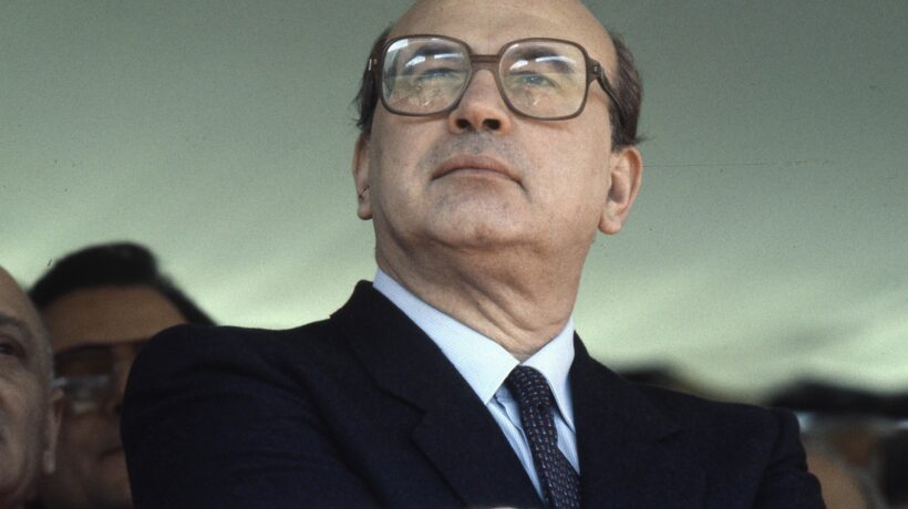 «De Gaulle andava forse in discoteca alla vigilia di un’elezione cruciale?»