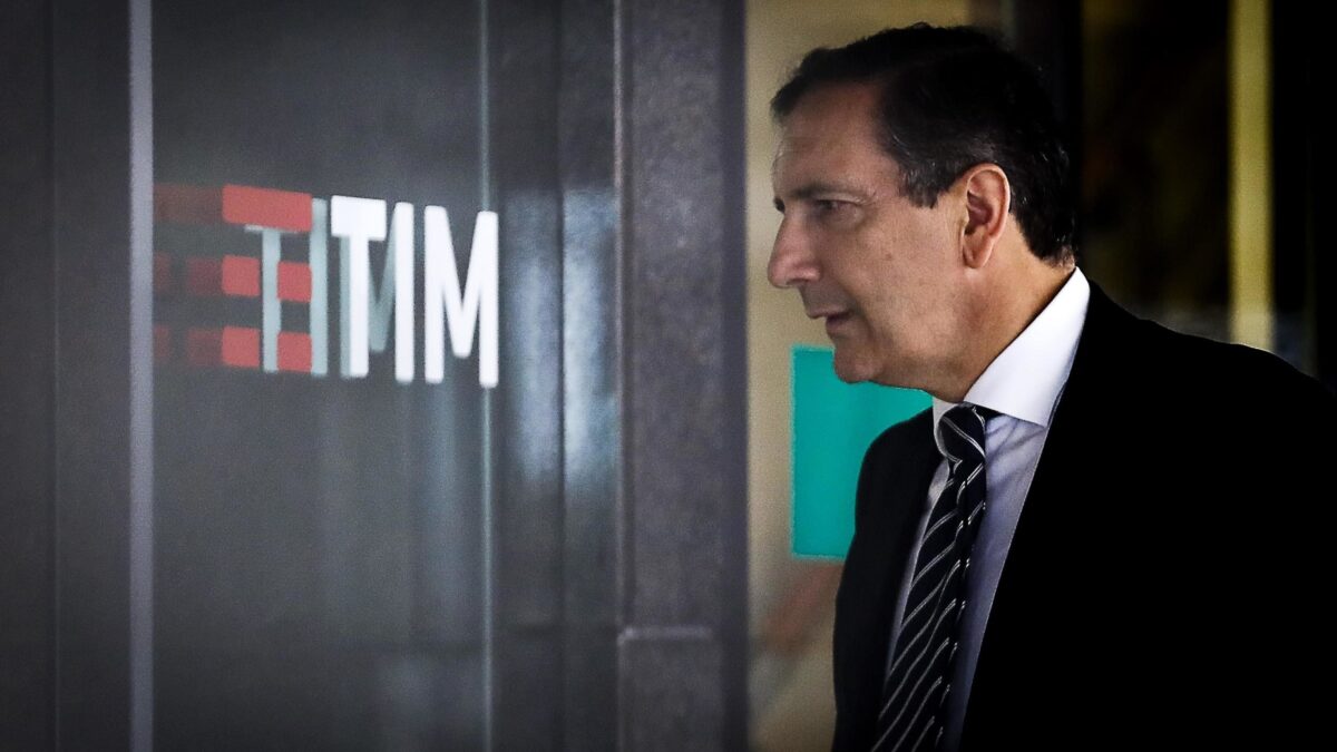 Tim pronta vendere il 40% della rete a Kkr e incassare 2 miliardi