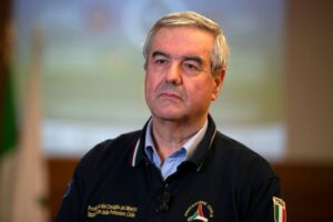 La mano lenta e maldestra di Borrelli affossa una struttura unica al mondo