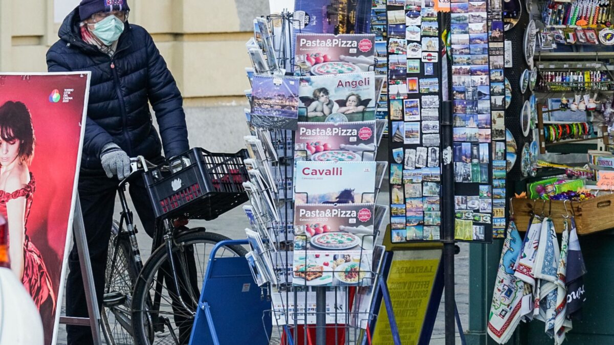 Per giornali e preghiere uscire è consentito