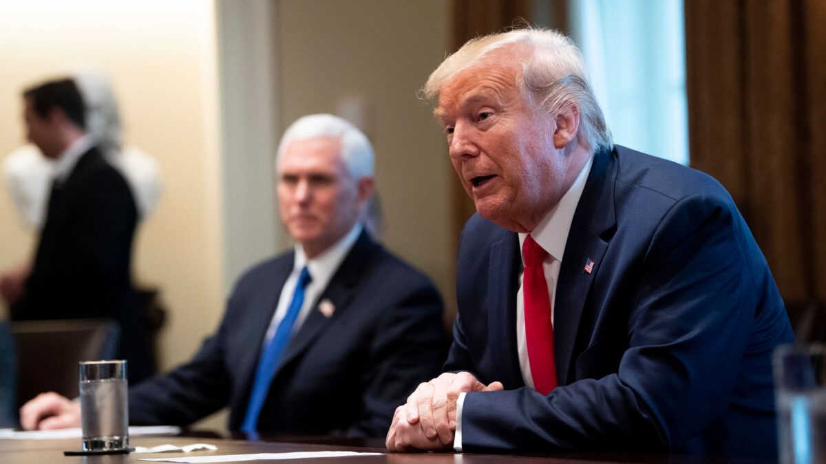 Trump si dichiara «capo in guerra» e mette in acqua le navi ospedale