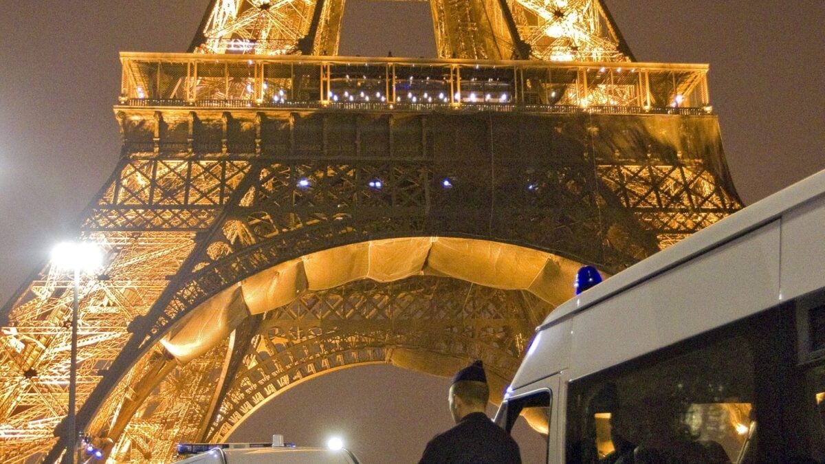 Francia scoperta: Parigi mette in lockdown anche l’intelligence