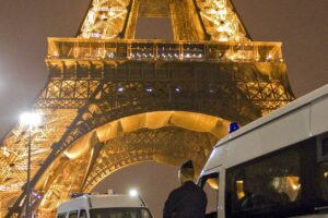 Francia scoperta: Parigi mette in lockdown anche l’intelligence