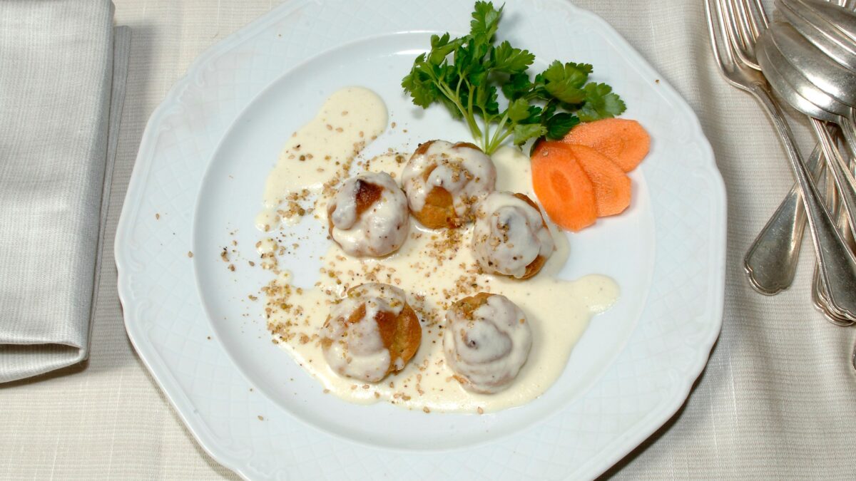 Cuciniamo insieme: profiteroles di broccoli e pecorino