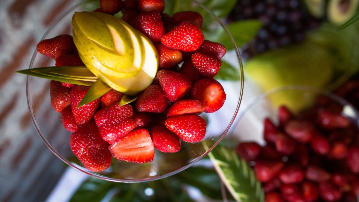 Cuciniamo insieme: torta morbida di mele e fragole