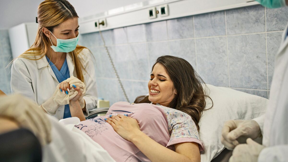 I giudici obbligano le ostetriche a fare aborti in Svezia