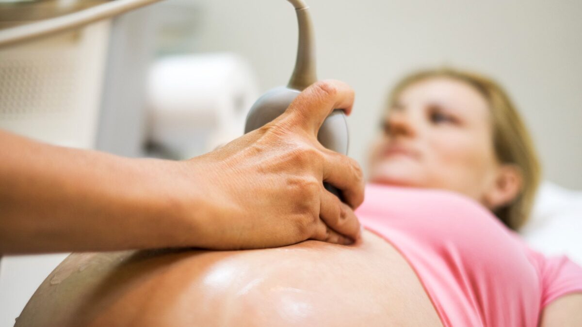 Italiani contrari all’utero in affitto. Ma l’Onu spinge per i figli arcobaleno
