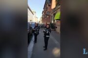 A Milano i controllori Atm fanno le multe senza mascherina