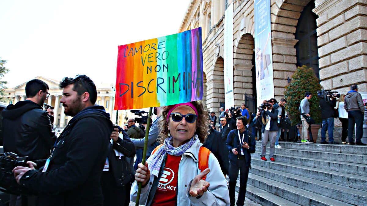 Due femministe servono da antidoto al bavaglio sull’omofobia e il gender