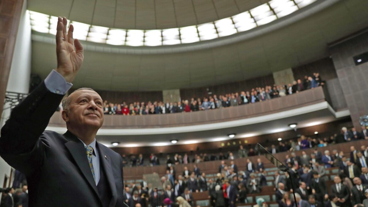 Erdogan chiama gli Usa: «Dateci le armi»