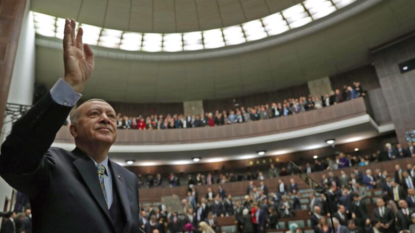Erdogan chiama gli Usa: «Dateci le armi»