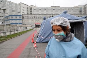 Bimba infettata, 79 i morti. Rinviato anche il Vinitaly